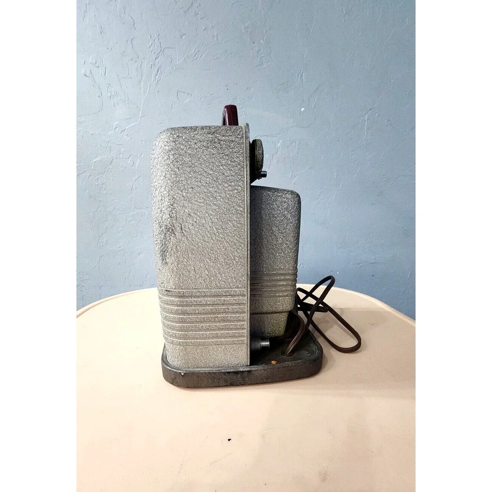 VINTAGE KEYSTONE 8MM FILM PROJECTOR MODEL K-100 POWERS ON SEEMS‎ TO WORK AS IS
